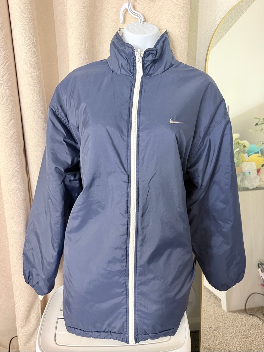 Nike Women's Navy Blue Puffer Jacket with White Zip